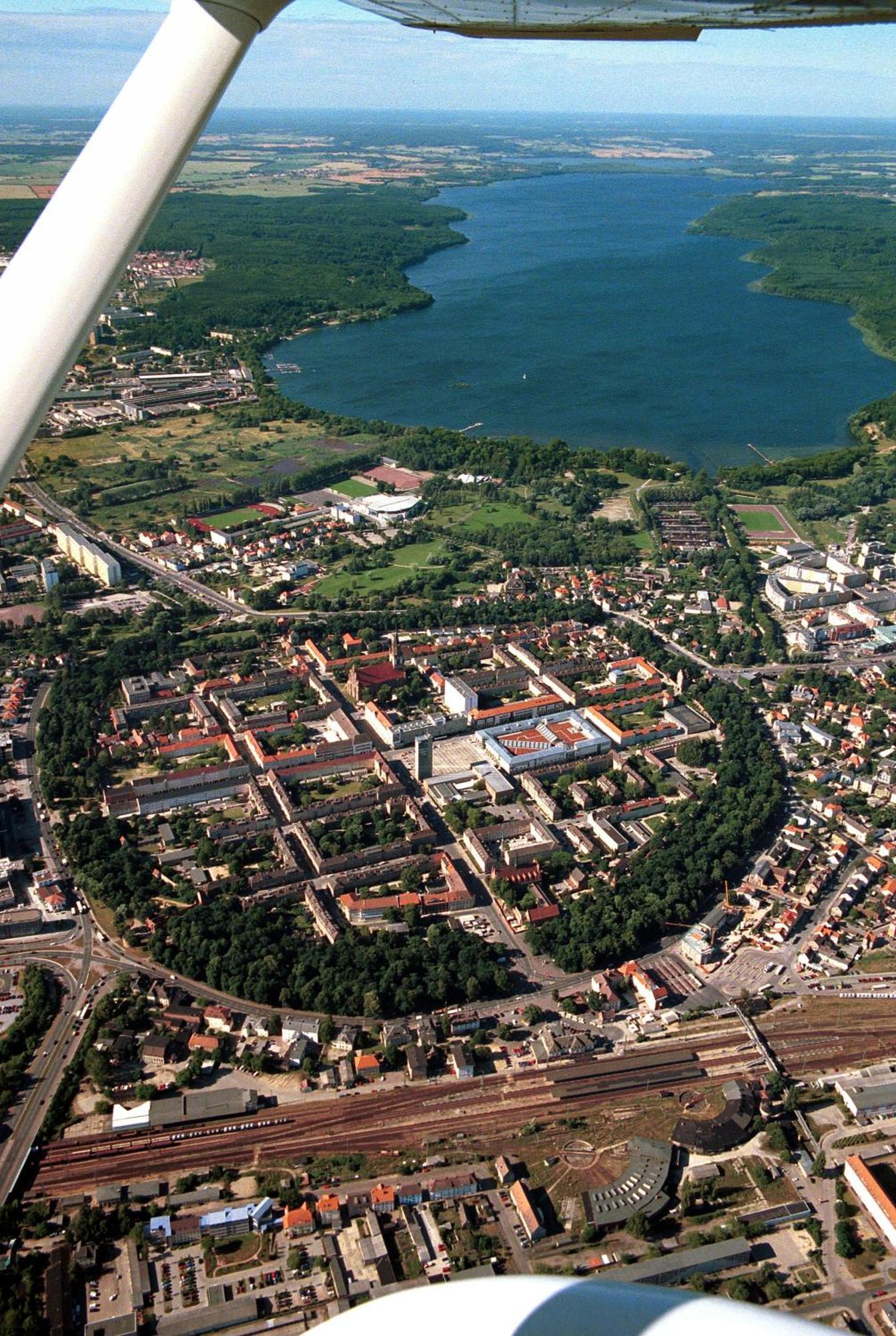 Parkhotel Neubrandenburg Eksteriør billede
