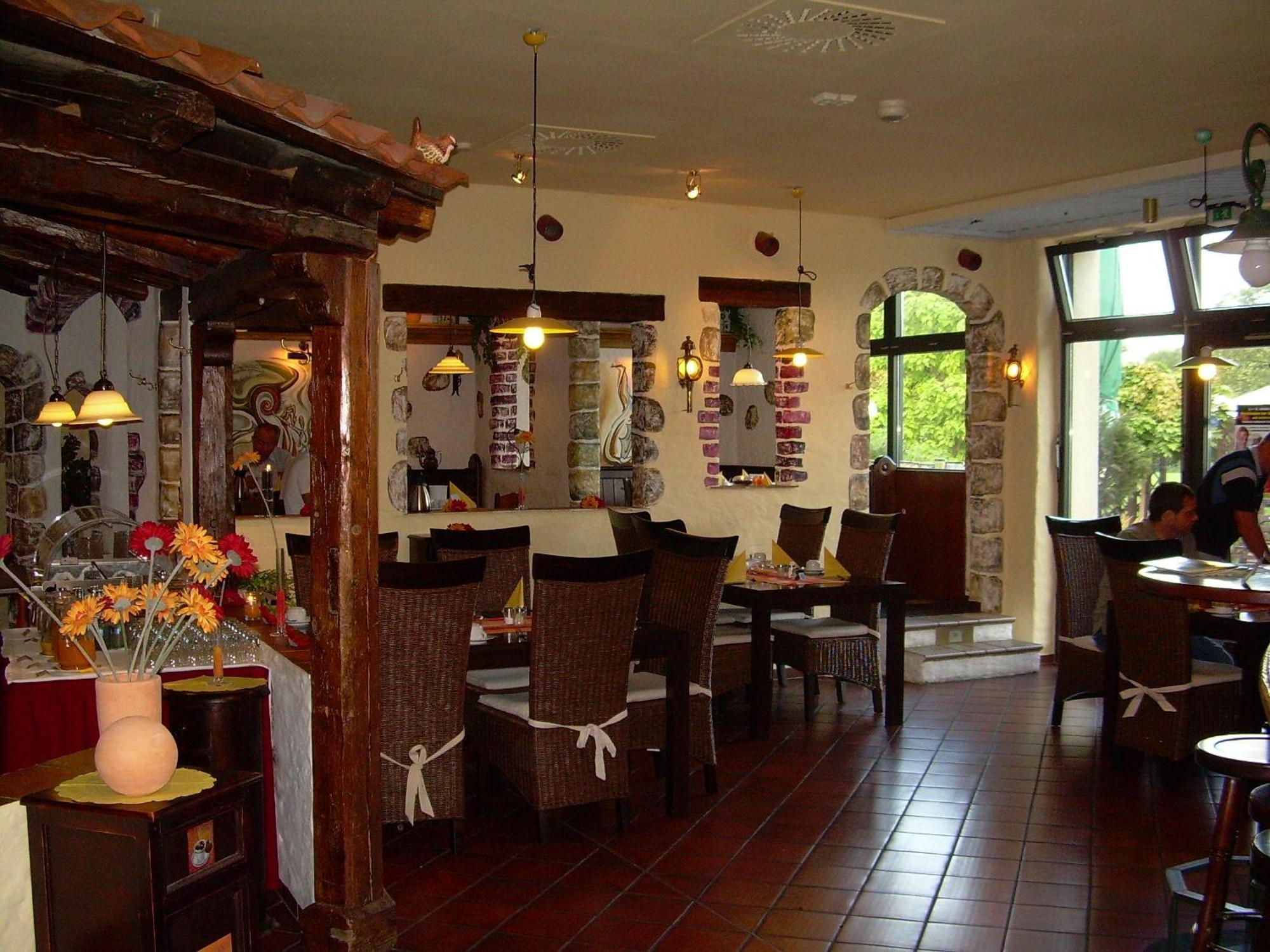 Parkhotel Neubrandenburg Eksteriør billede