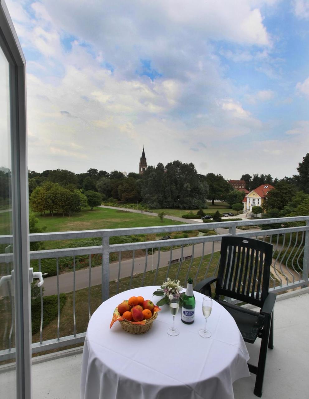 Parkhotel Neubrandenburg Eksteriør billede